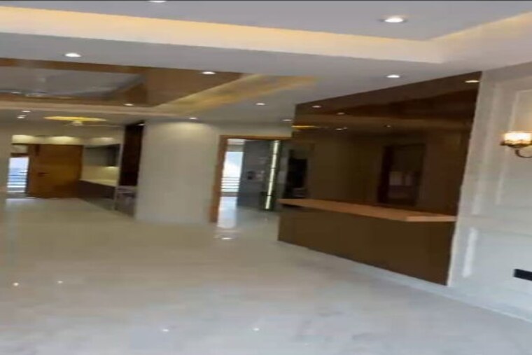  Parking, sector 10 3 Bedroom 263 Sq.Yd. Builder Floor In Sector 10 Gurgaon 10203937