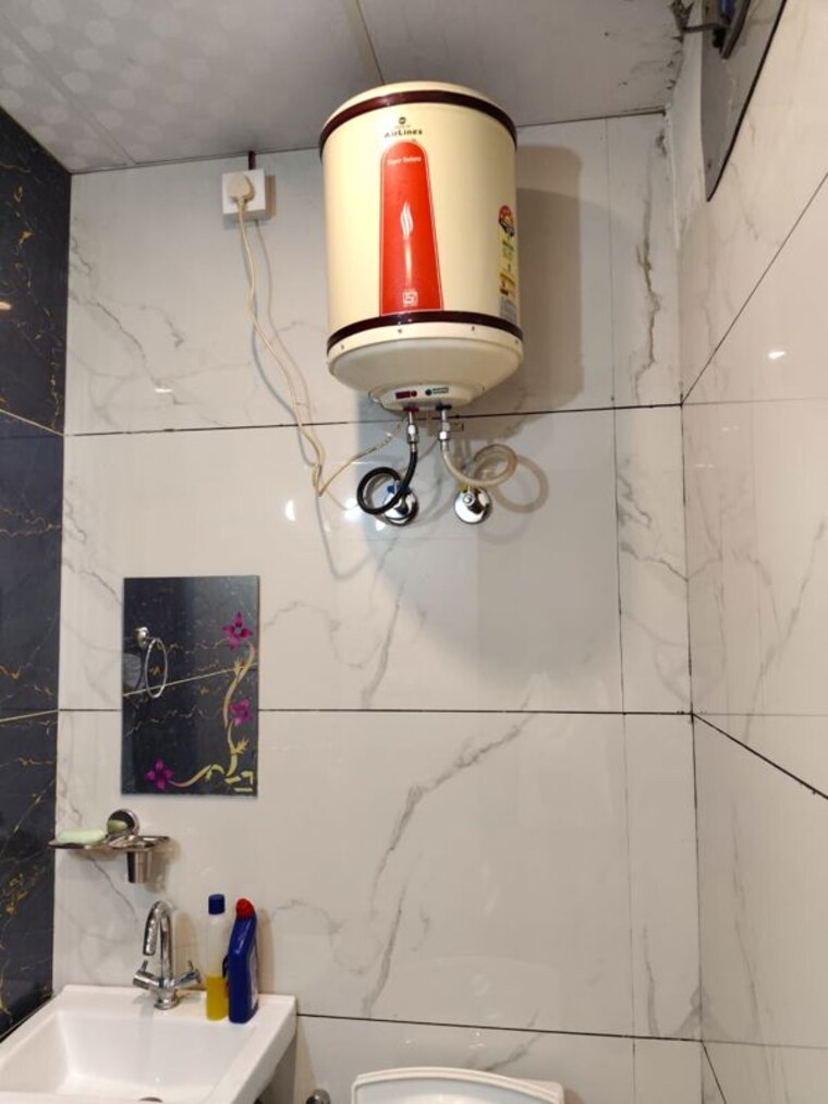 Bathroom, devagra-mussorie-woods-enclave 2 Bedroom 1000 Sq.Ft. Builder Floor In Paundha Dehradun 10204063