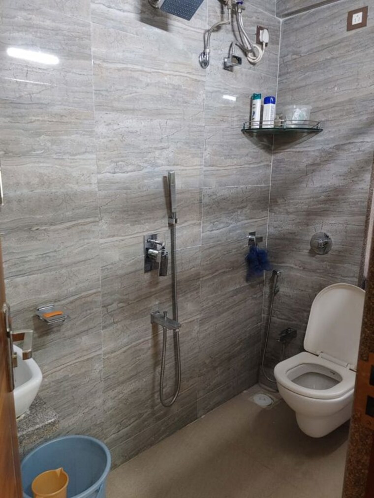 Bathroom, vile parle east 1 Bedroom 550 Sq.Ft. Apartment In Vile Parle East Mumbai 10204081
