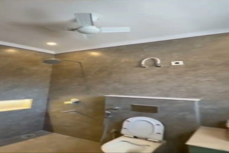 Bathroom, sector 9a 3 Bedroom 263 Sq.Yd. Builder Floor In Sector 9a Gurgaon 10204148