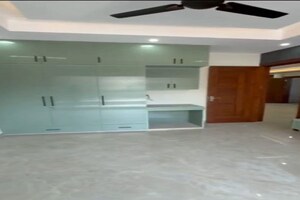 Furnished Amenities in 3 BHK Builder Floor at Sector 9a – for Sale