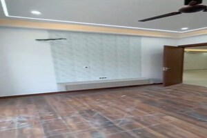 Room in 3 BHK Builder Floor at Sector 9a – for Sale