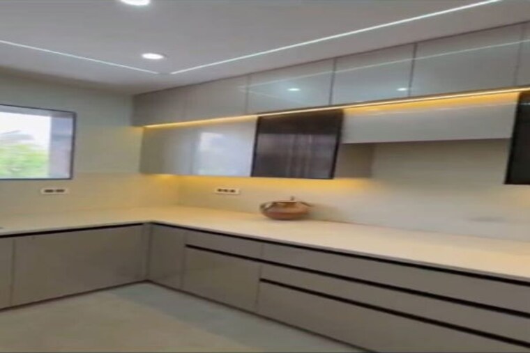 Kitchen, sector 9a 3 Bedroom 263 Sq.Yd. Builder Floor In Sector 9a Gurgaon 10204148
