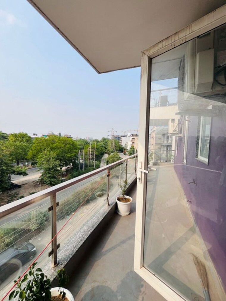 Balcony, sector 46 Pg For Boys & Girls In Sector 46 10204261