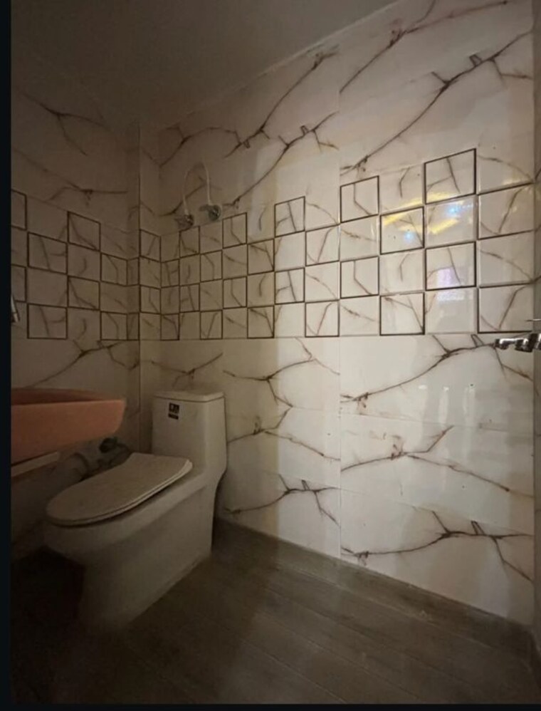 Bathroom, uttam nagar 2.5 Bedroom 455 Sq.Ft. Builder Floor In Uttam Nagar Delhi 10204525