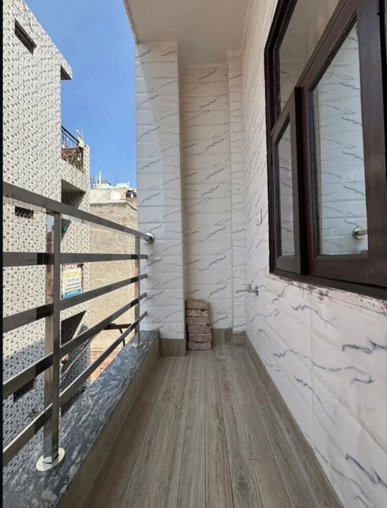 Balcony, uttam nagar 2.5 Bedroom 455 Sq.Ft. Builder Floor In Uttam Nagar Delhi 10204525