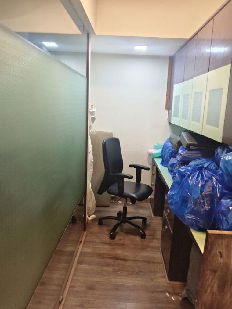 Team Area, vile parle west Commercial Office Space 450 Sq.Ft. In Vile Parle West Mumbai 10204602