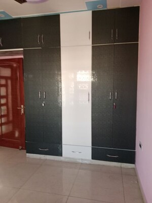 Room in 1.5 BHK Builder Floor at Sector 18 – for Rent