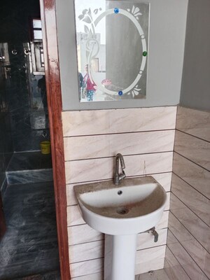 Bathroom in 1.5 BHK Builder Floor at Sector 18 – for Rent
