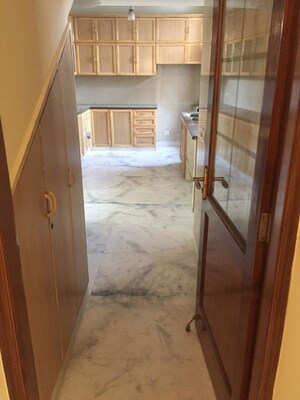 Room in 3 BHK Builder Floor at Sunder Nagar – for Rent