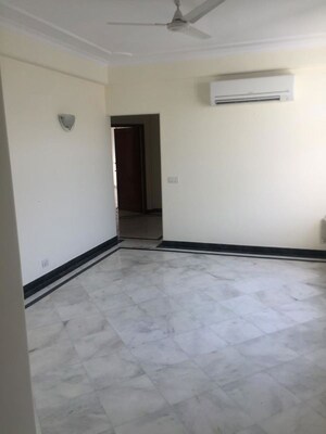 Room in 3 BHK Builder Floor at Sunder Nagar – for Rent