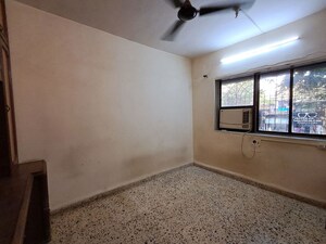 Room in 2 BHK Apartment at Takshila CHS, Andheri East – for Sale