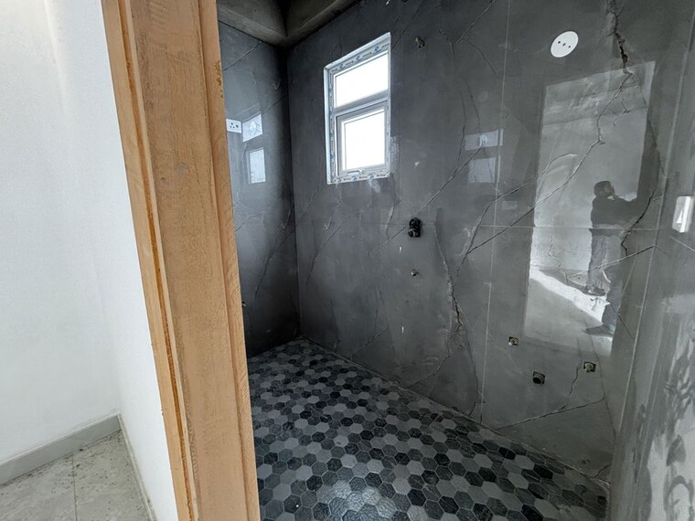 Bathroom, sector 104 3 Bedroom 1750 Sq.Ft. Apartment In Sector 104 Noida 10204701