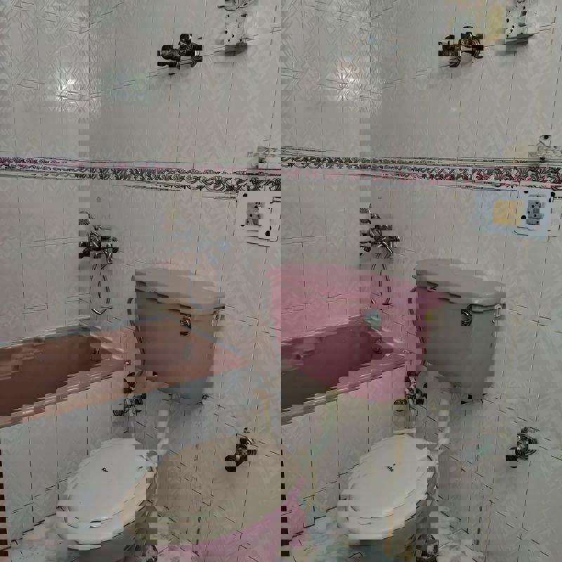 Bathroom in 3 BHK Builder Floor at Sector 40 – for Rent