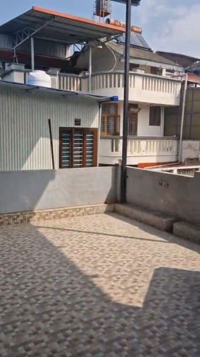 Balcony, laxman chowk 2 Bedroom 1500 Sq.Ft. Independent House In Laxman Chowk Dehradun 10204896