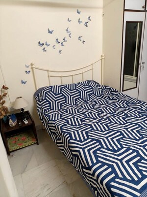 Bedroom in 1 BHK Apartment at Bandra West – for Rent