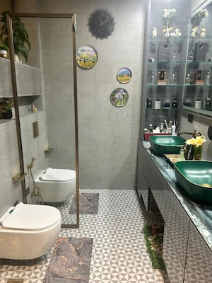 Team Area in 3 BHK Builder Floor at Ansal Sushant Apartments, Sushant Lok I – for Sale