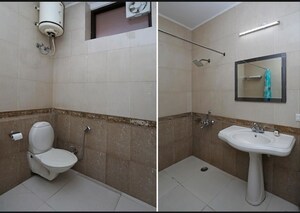 Kitchen in 1 RK Builder Floor at Dlf Phase ii – for Rent