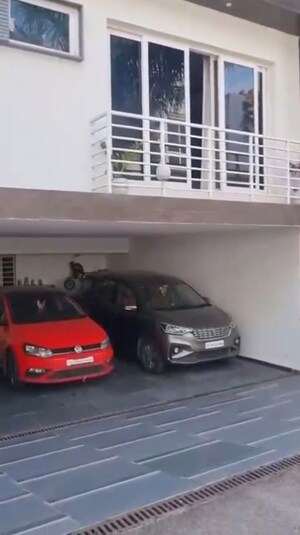 Parking in 5 BHK Villa at Kismatpur – for Sale