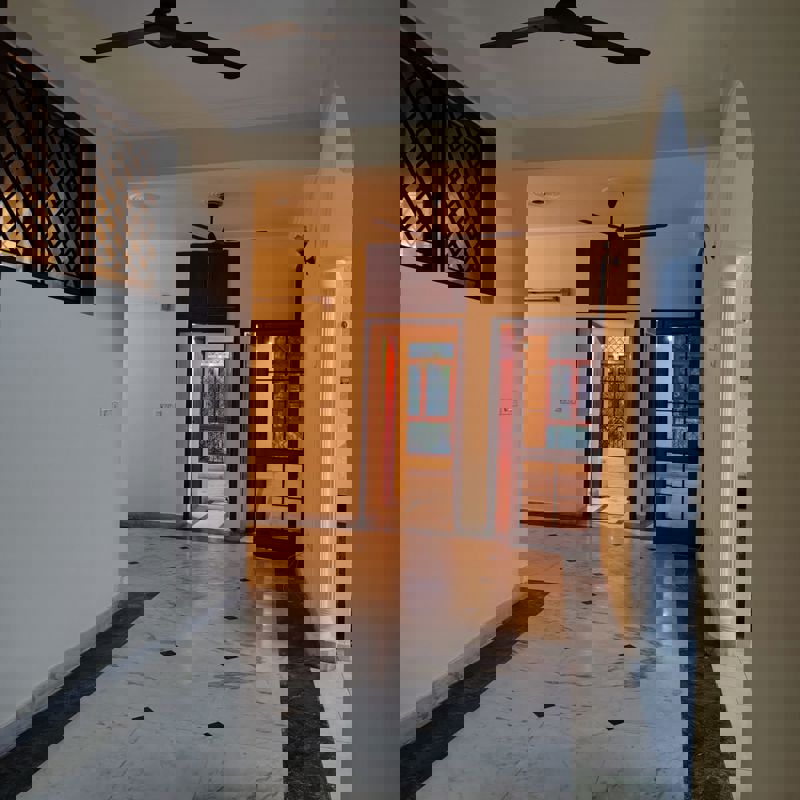 Room in 3 BHK Builder Floor at Sector 40 – for Rent