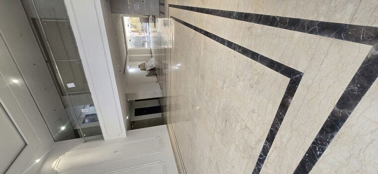 undefined, omaxe-sun Commercial Showroom 1000 Sq.Ft. In Sector 79 Faridabad 10205125
