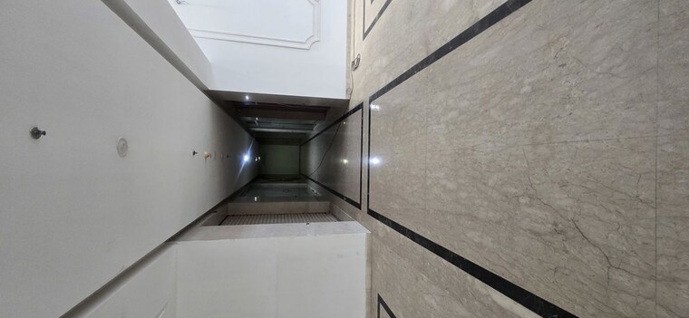 undefined, omaxe-sun Commercial Showroom 1000 Sq.Ft. In Sector 79 Faridabad 10205125