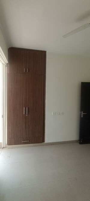 Room in 3 BHK Apartment at Ansal API Esencia, Sector 67 – for Rent