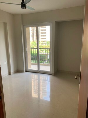 Room in 2 BHK Apartment at Tata Eureka Park, Sector 150 – for Rent