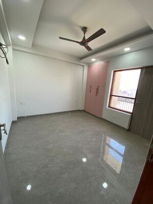 Room in 3 BHK Builder Floor at Hong Kong Bazaar, Sector 57 – for Rent