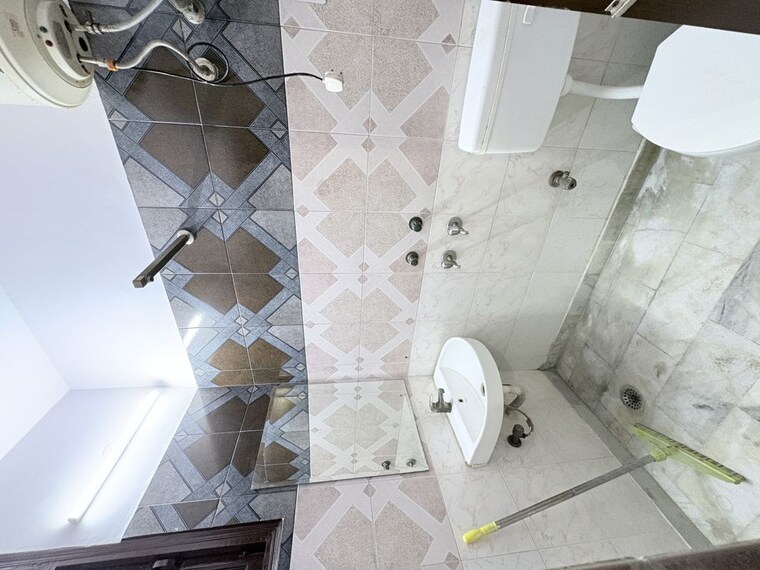 Bathroom, panchsheel vihar 2 Bedroom 70 Sq.Yd. Builder Floor In Panchsheel Vihar Delhi 10201130