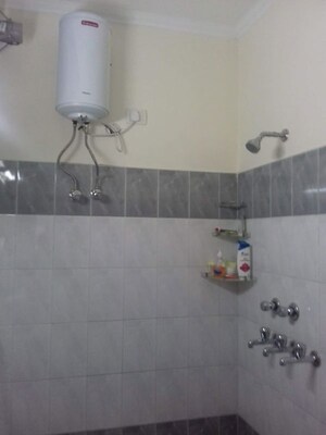 Bathroom in 1 BHK Builder Floor at Sector 44 – for Rent