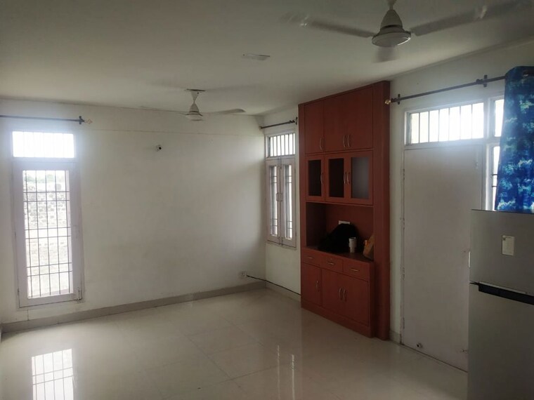 Room, sector 51 3 Bedroom 1000 Sq.Ft. Builder Floor In Sector 51 Chandigarh 10205273