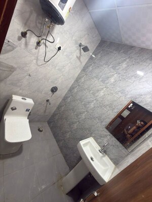 Bathroom in 1 BHK Builder Floor at Sector 43 – for Rent