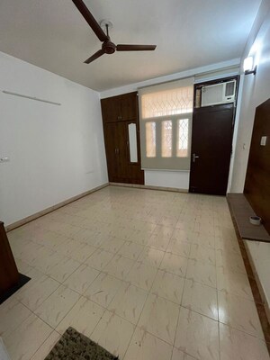 Room in 3.5 BHK Builder Floor at Sushant Lok 3, Sector 57 – for Sale