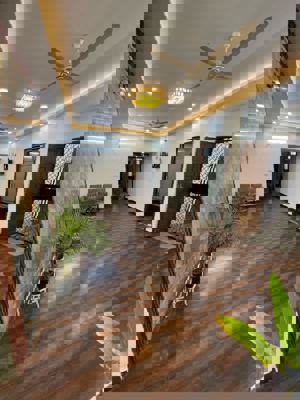 3.5 BHK + Servant Room 300 Sq.Yd. Builder Floor in Sushant Lok 3