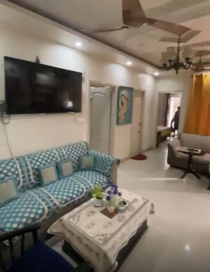 Living Room in 2.5 BHK Builder Floor at Amrapali Heartbeat City, Sector 107 – for Rent