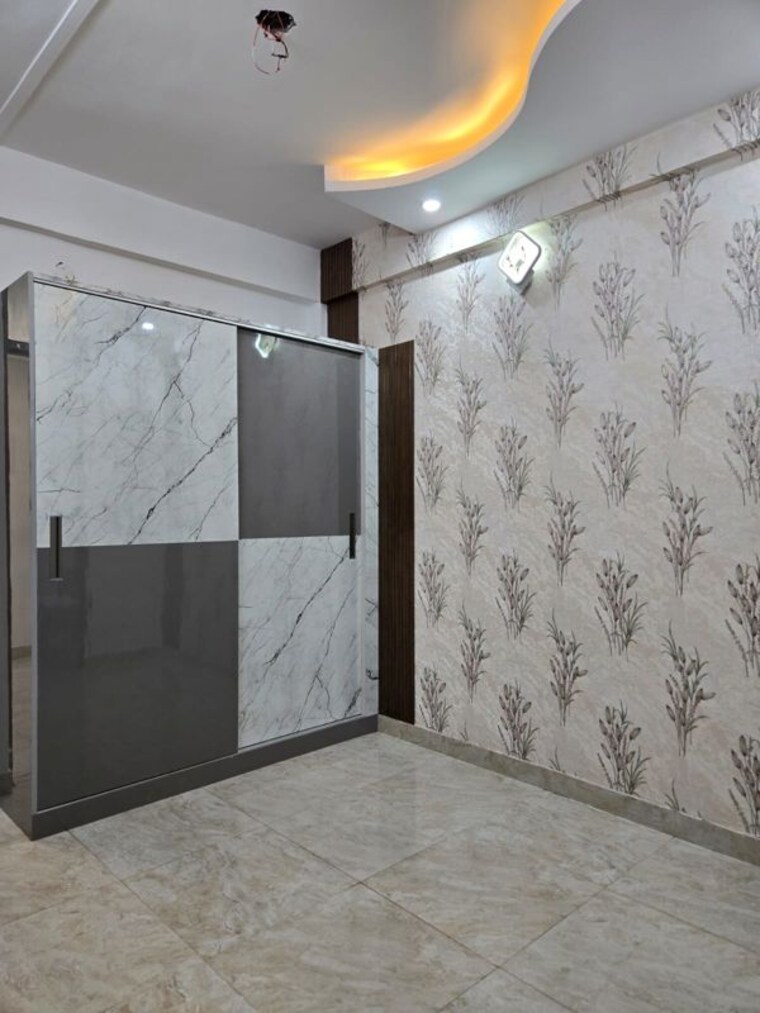 Room, pir machalla 3 Bedroom 125 Sq.Yd. Apartment In Pir Machalla Zirakpur 10205354