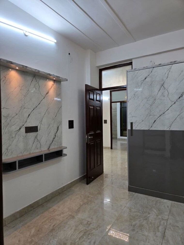 Room, pir machalla 3 Bedroom 125 Sq.Yd. Apartment In Pir Machalla Zirakpur 10205354