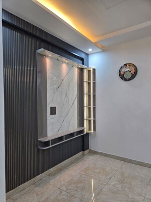 Room in 3 BHK Apartment at Pir Machalla – for Sale
