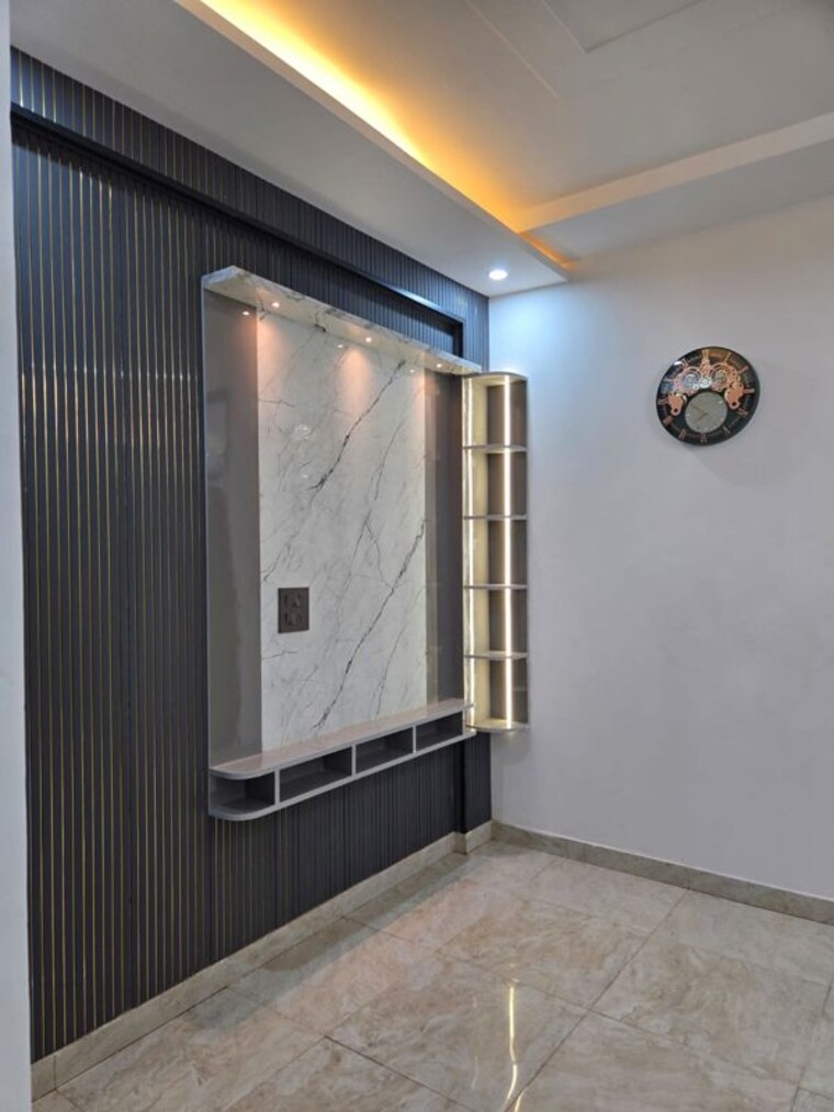 Room, pir machalla 3 Bedroom 125 Sq.Yd. Apartment In Pir Machalla Zirakpur 10205354