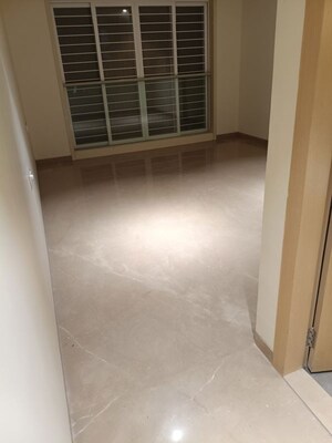 Room in 4 BHK Apartment at Juhu – for Sale