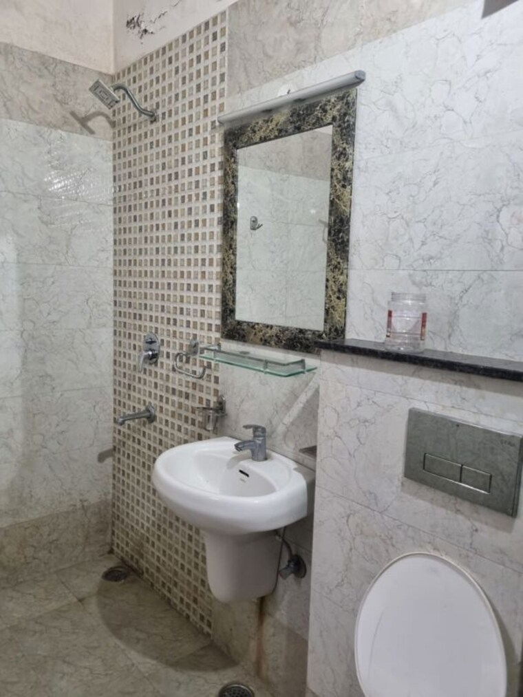Bathroom, motiaz-royal-citi 4 Bedroom 2000 Sq.Ft. Apartment In Ambala Highway Zirakpur 10205410