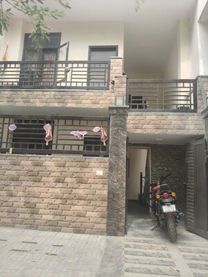 3.5 BHK Independent House For Sale in Shramik Kunj Noida, Sector 122