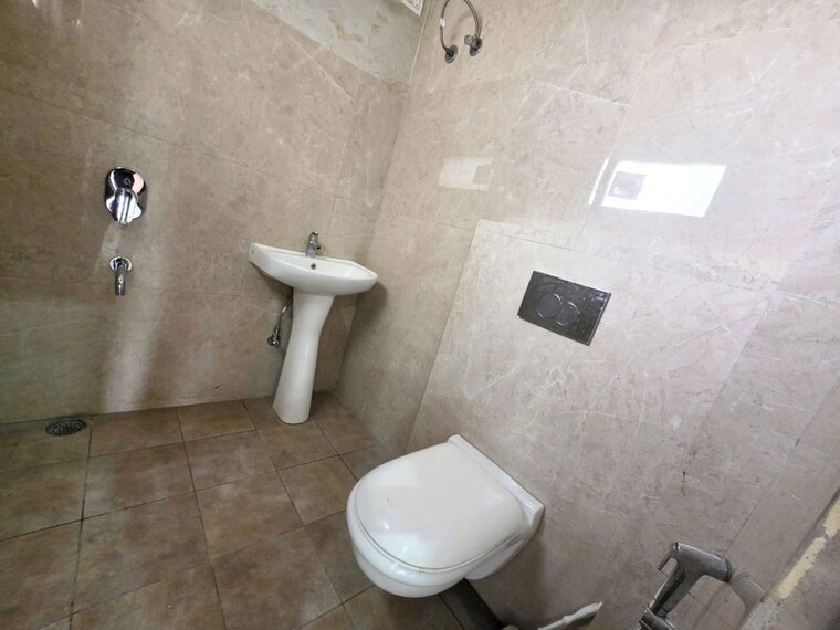 Bathroom, dhakoli 2 Bedroom 1100 Sq.Ft. Apartment In Dhakoli Zirakpur 10205437