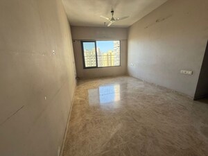 Room in 4 BHK Apartment at Wadhwa TW Gardens, Kandivali East – for Rent