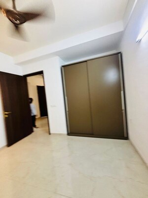 Room in 2 BHK Apartment at Smart World Orchard, Sector 61 – for Rent