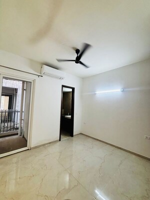 Room in 2 BHK Apartment at Smart World Orchard, Sector 61 – for Rent