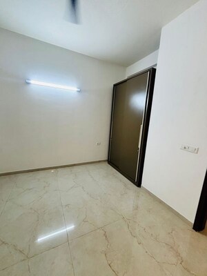 Room in 2 BHK Apartment at Smart World Orchard, Sector 61 – for Rent