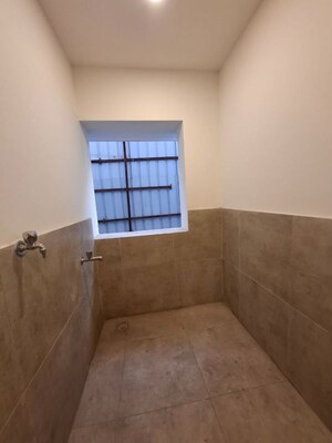 Room in 4 BHK Apartment at Banjara Hills – for Rent