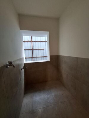 Room in 4 BHK Apartment at Banjara Hills – for Rent